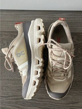 On Running Women's Trail Sneakers in Sand/Coral Accents